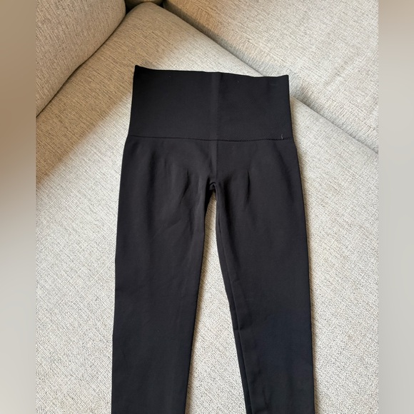 Spanx Love Your Assets High Waist Leggings - Picture 3 of 8